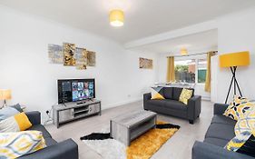 Spacious Modern Home In Sheffield