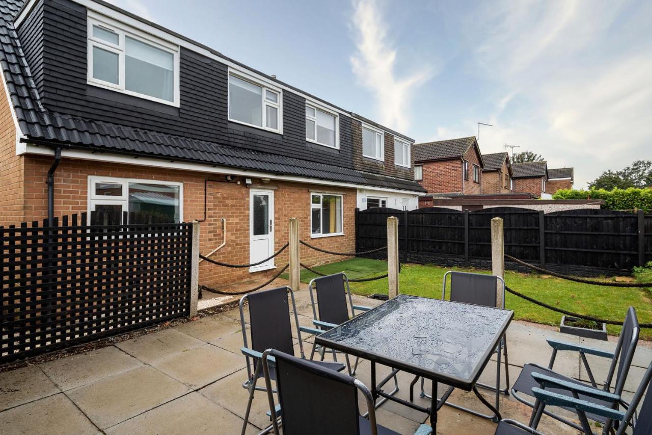 Spacious Modern Home In Sheffield Todwick Exterior photo